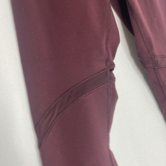 Lululemon wonder under Bordeaux drama 7/8 leggings in purple - Picture 6 of 8